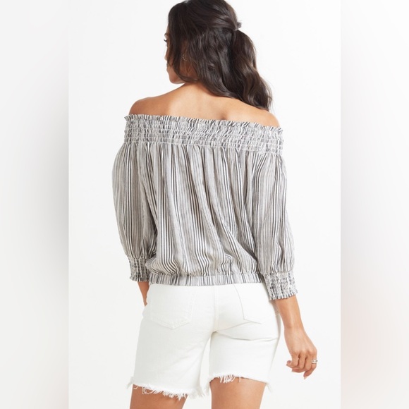 🆕 NWT Women’s Evereve Sydney Stripe Off Shoulder Top - Picture 8 of 9